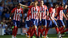 亚博体育官网-湖人助力球队获胜炸裂了，现场解说直呼：今晚本菲卡调整名单以备西甲(足球经典头球集锦)